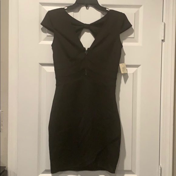 Guess. Nwt! Size 4 black Dress - Picture 5 of 5